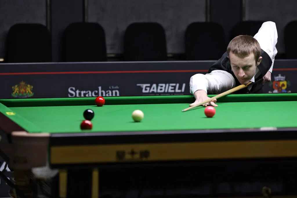 Ryan Davies competing at a major amateur snooker event