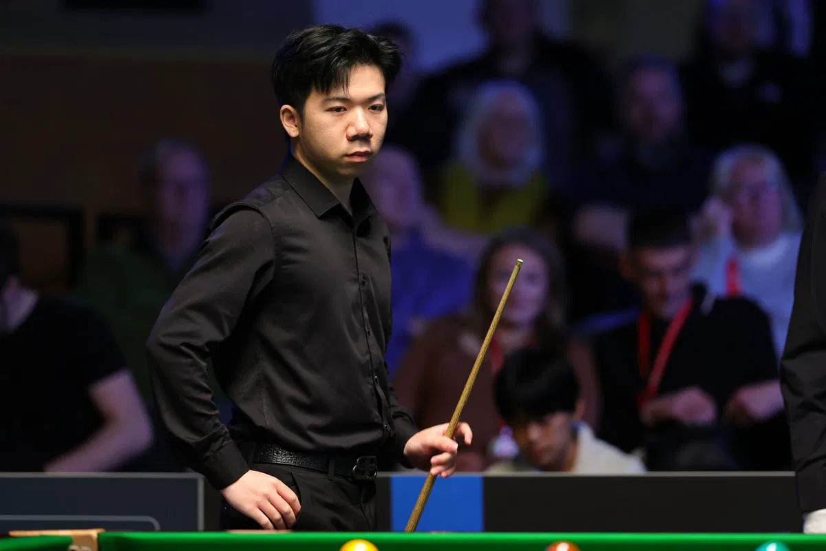 A competitor prepares a shot at the Northern Ireland Open