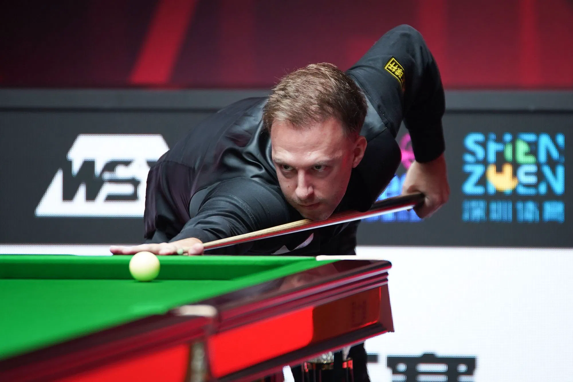 Judd Trump lines up a shot during his 5-0 victory